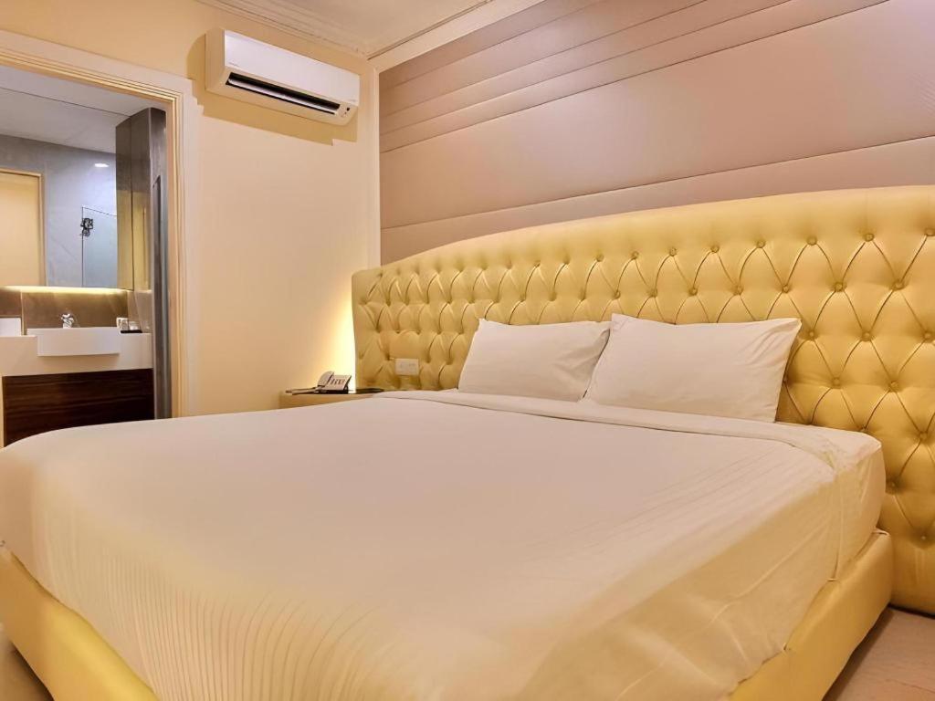 Ritzton Hotel Johor Bahru Buitenkant foto