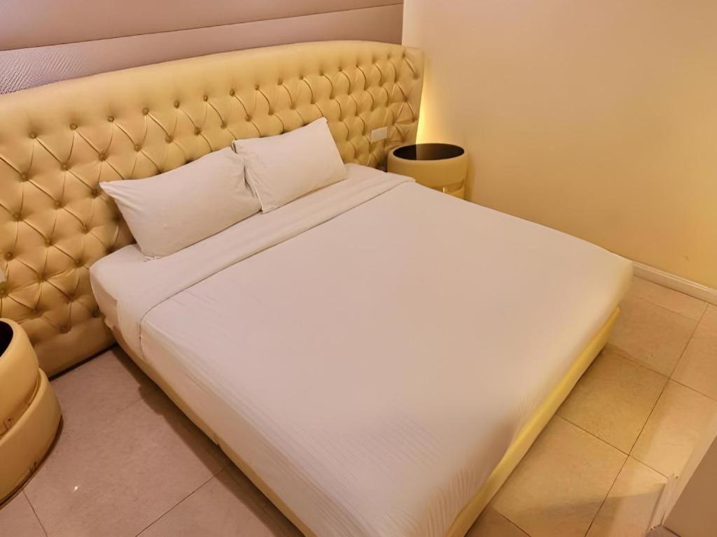 Ritzton Hotel Johor Bahru Buitenkant foto
