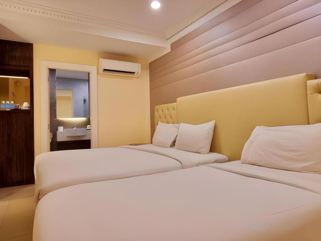 Ritzton Hotel Johor Bahru Buitenkant foto